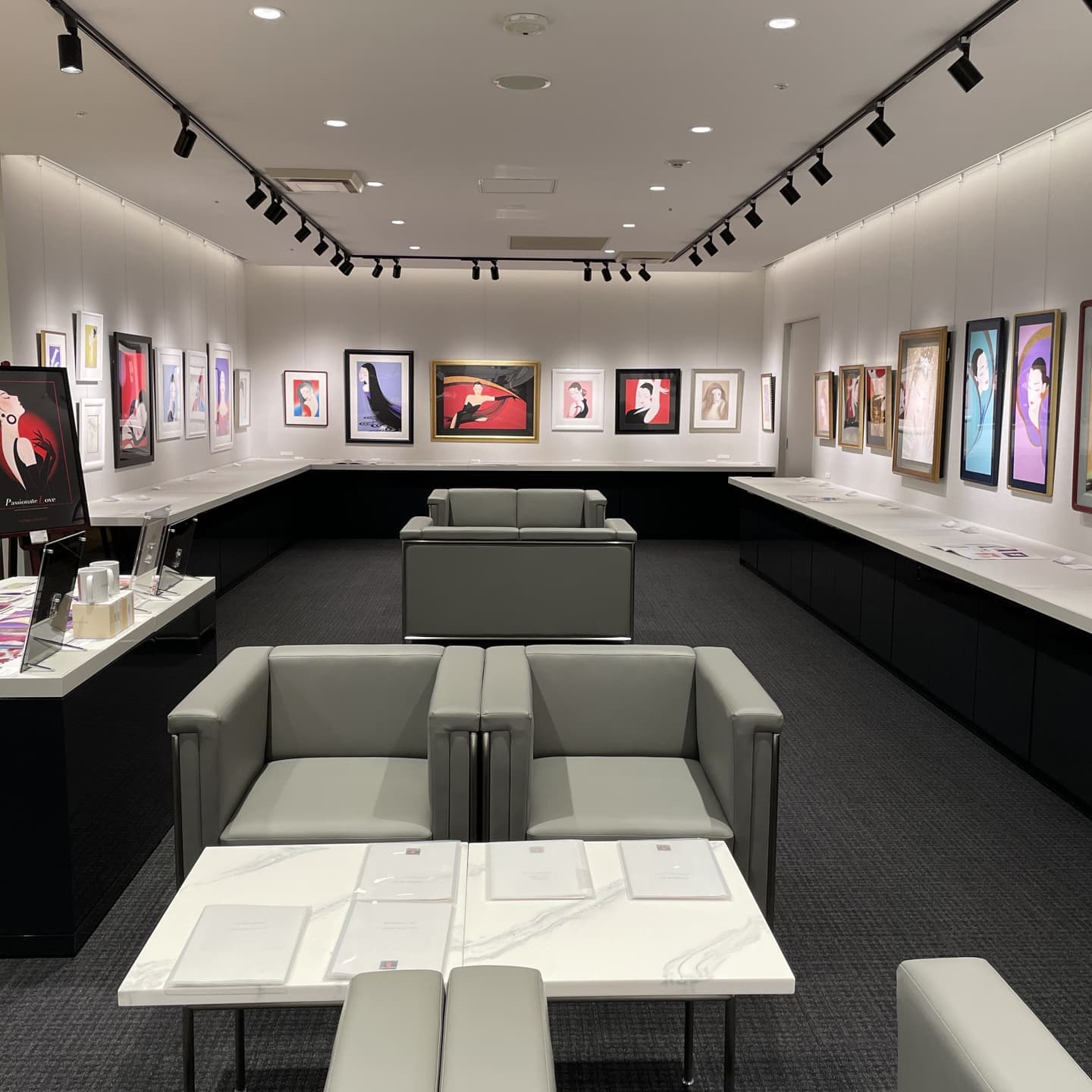 「鶴田一郎美人画展 ミューズとの再会」福岡三越 4階美術画廊：入口左展示室 