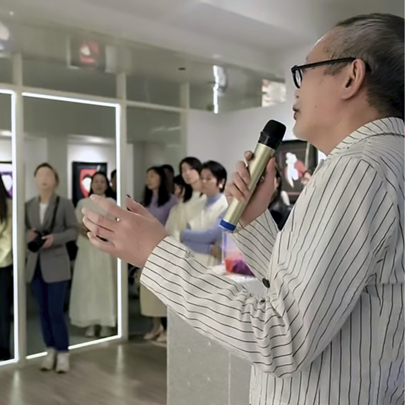 「鶴田一郎美人画展 ミューズとの再会」福岡三越 4階美術画廊：展示室内